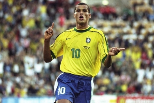 球员张某 球员张某